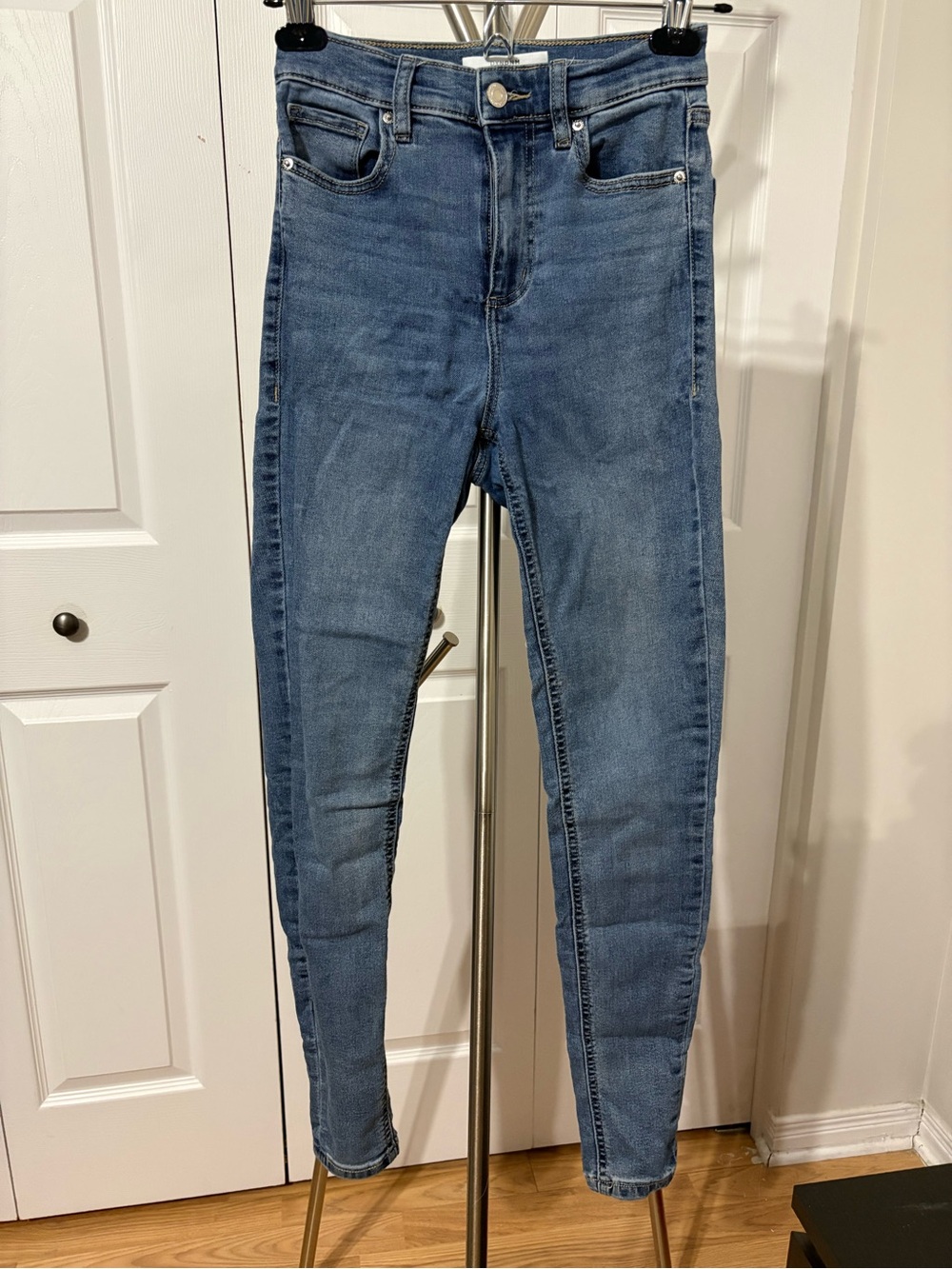Dynamite Slim High-Rise Skinny Jeans in Medium Blue Wash